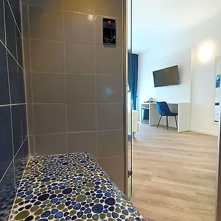 Smart Cruise Hotel